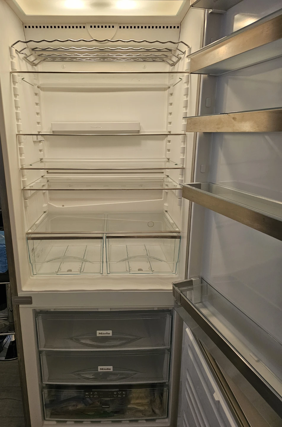 Miele Fridge - Excellent Condition - photo 2