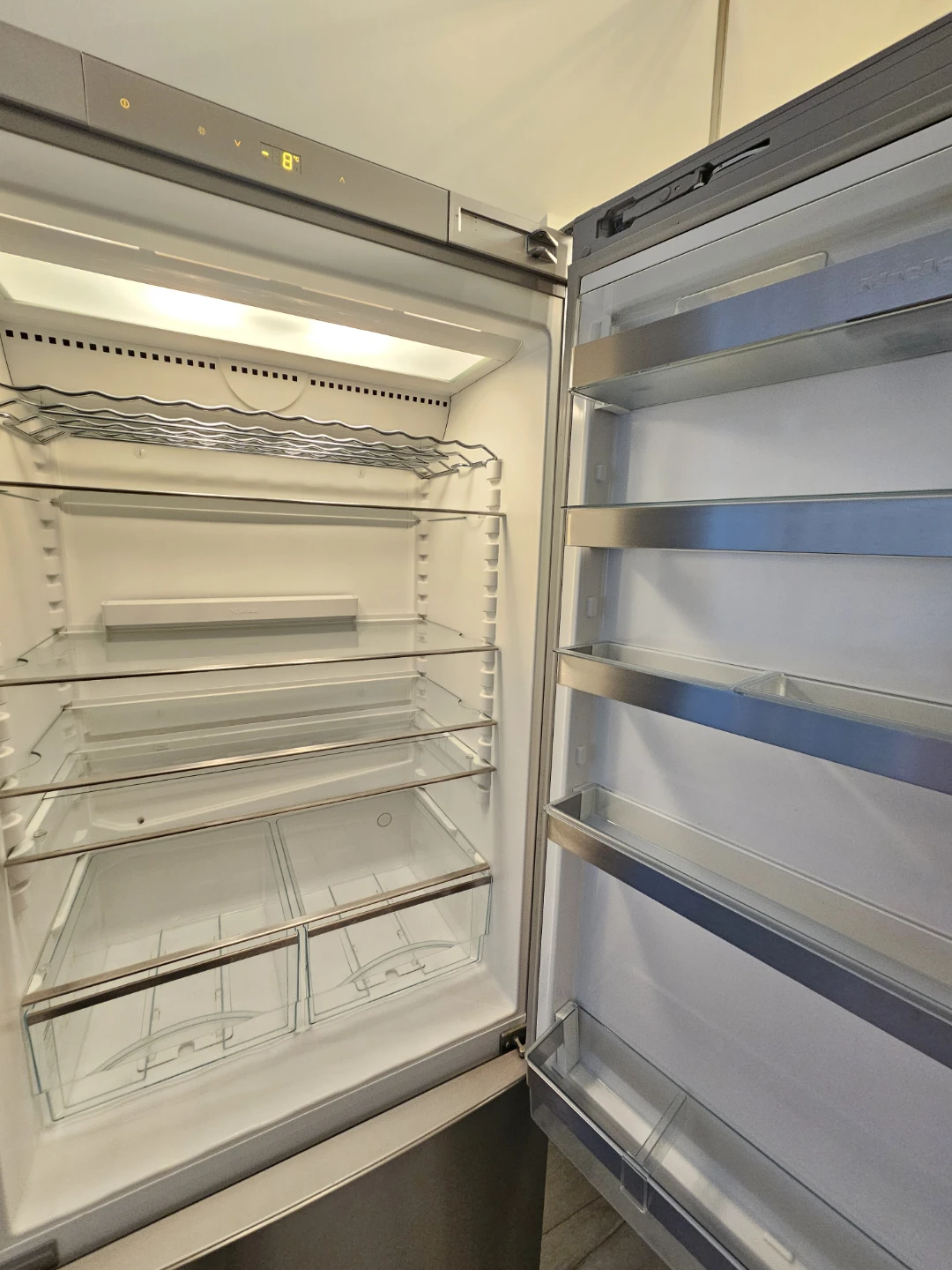 Miele Fridge - Excellent Condition - photo 3