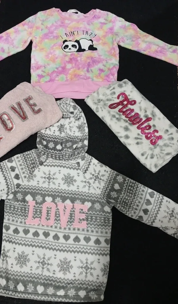 Kids' Hooded Sweater & Crewneck