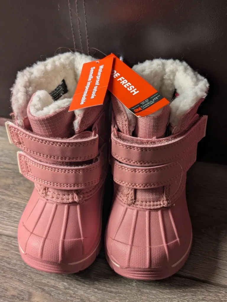 Joe Fresh Size 4 Pink Winter Boots