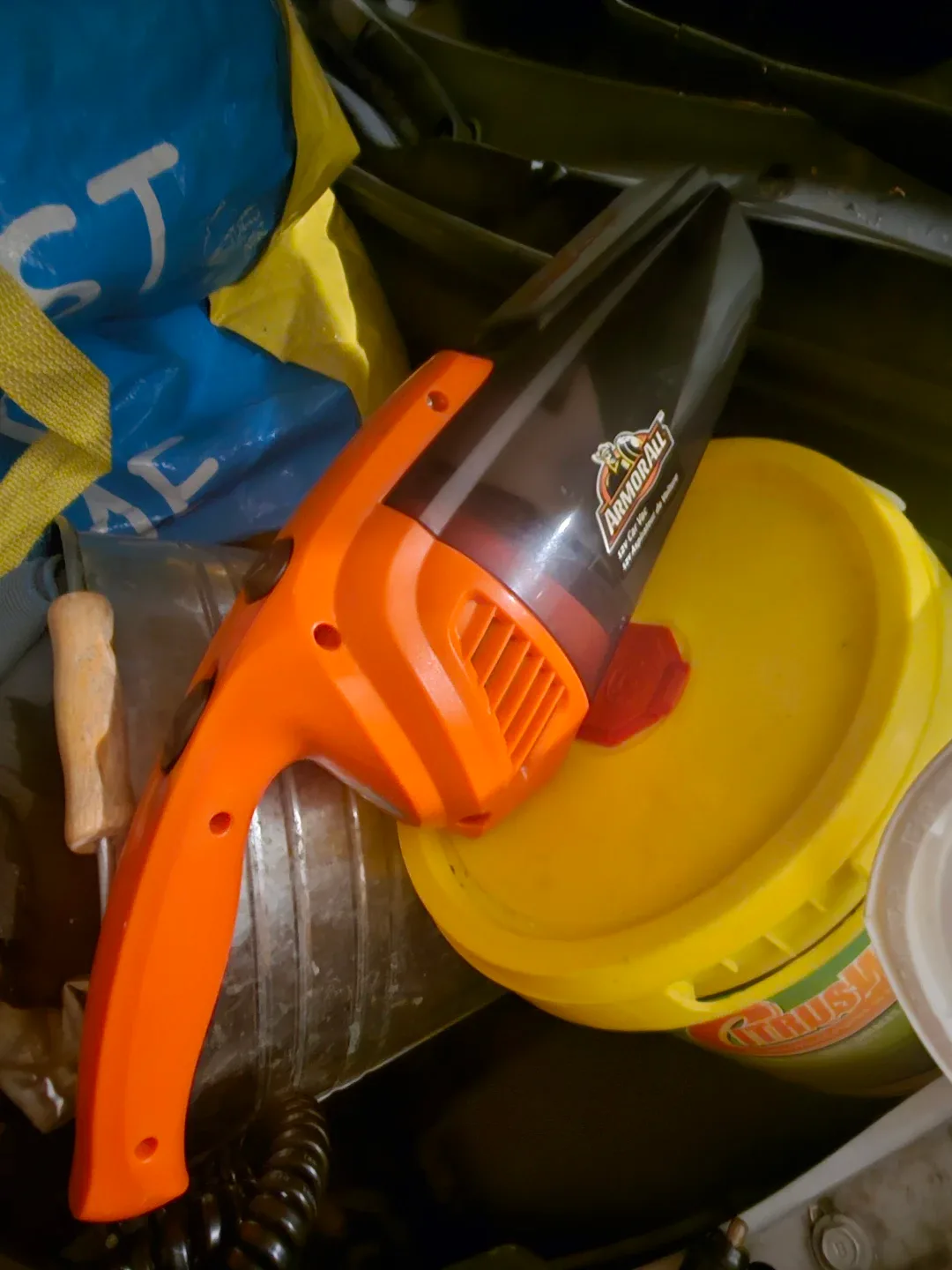 Armour all car vacuum with pull out crevis tool