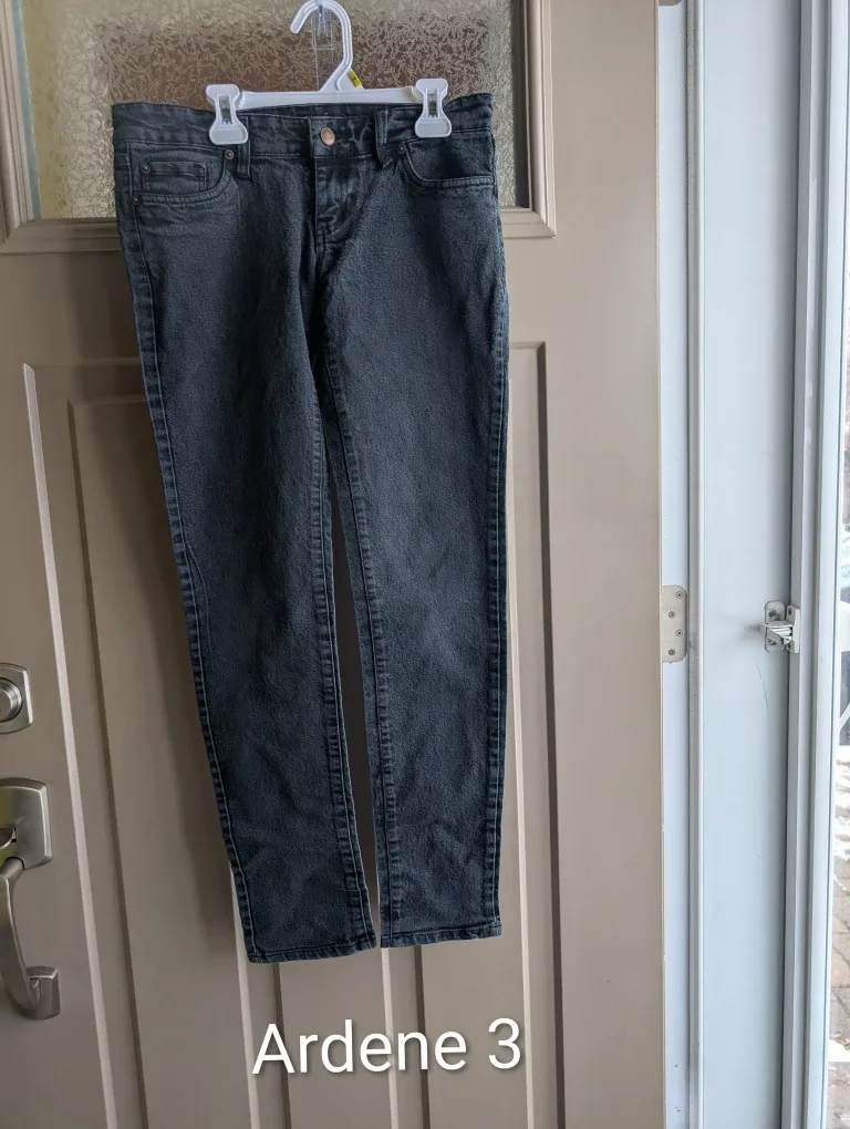 Womens sz 3 Jeans, $10 each image indicator(3)