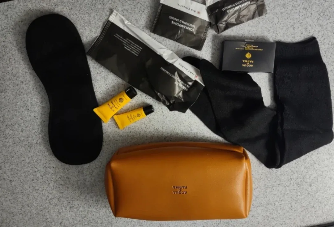 (NEW) Air Canada. Acqua di Parma Travel Kit - #Cleanout image indicator(4)