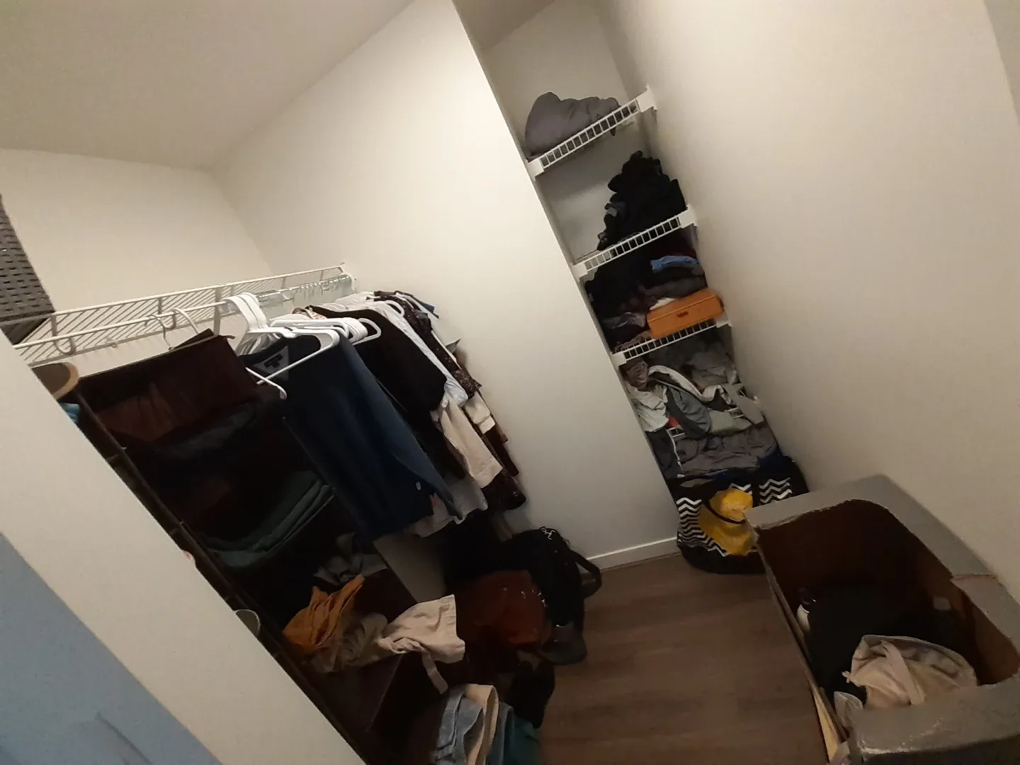 High rise apartment for rent image indicator(10)