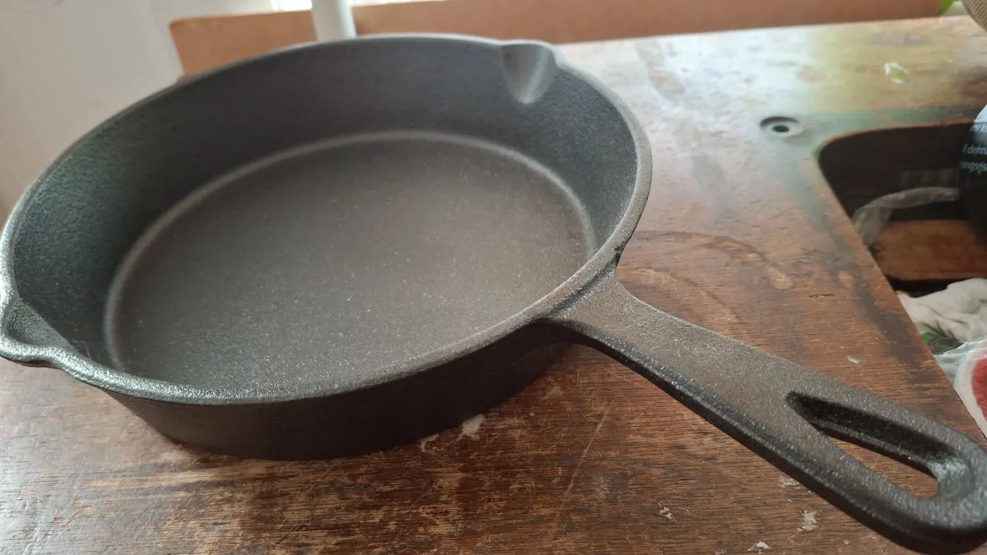 8" Cast Iron Skillet - Black #cleanout image indicator(2)