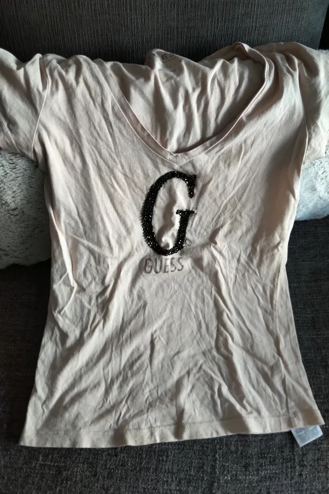 Guess Beige T-shirt with 'G' - Size Small image indicator(2)