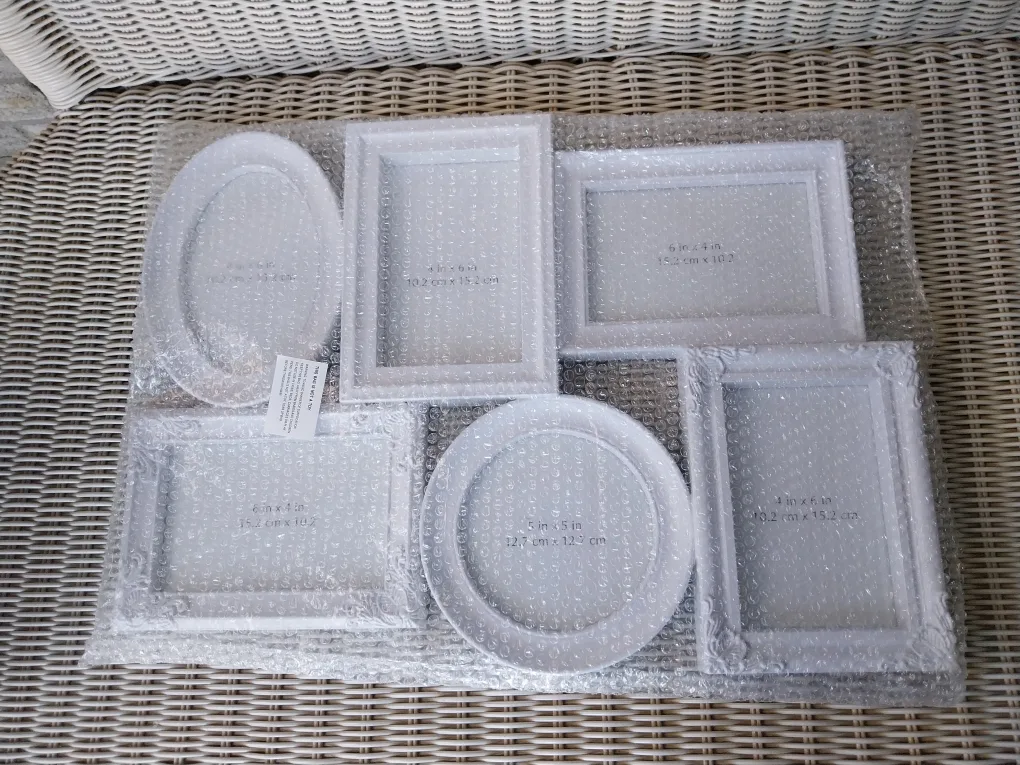 White Photo Gallery Frame (NEW)