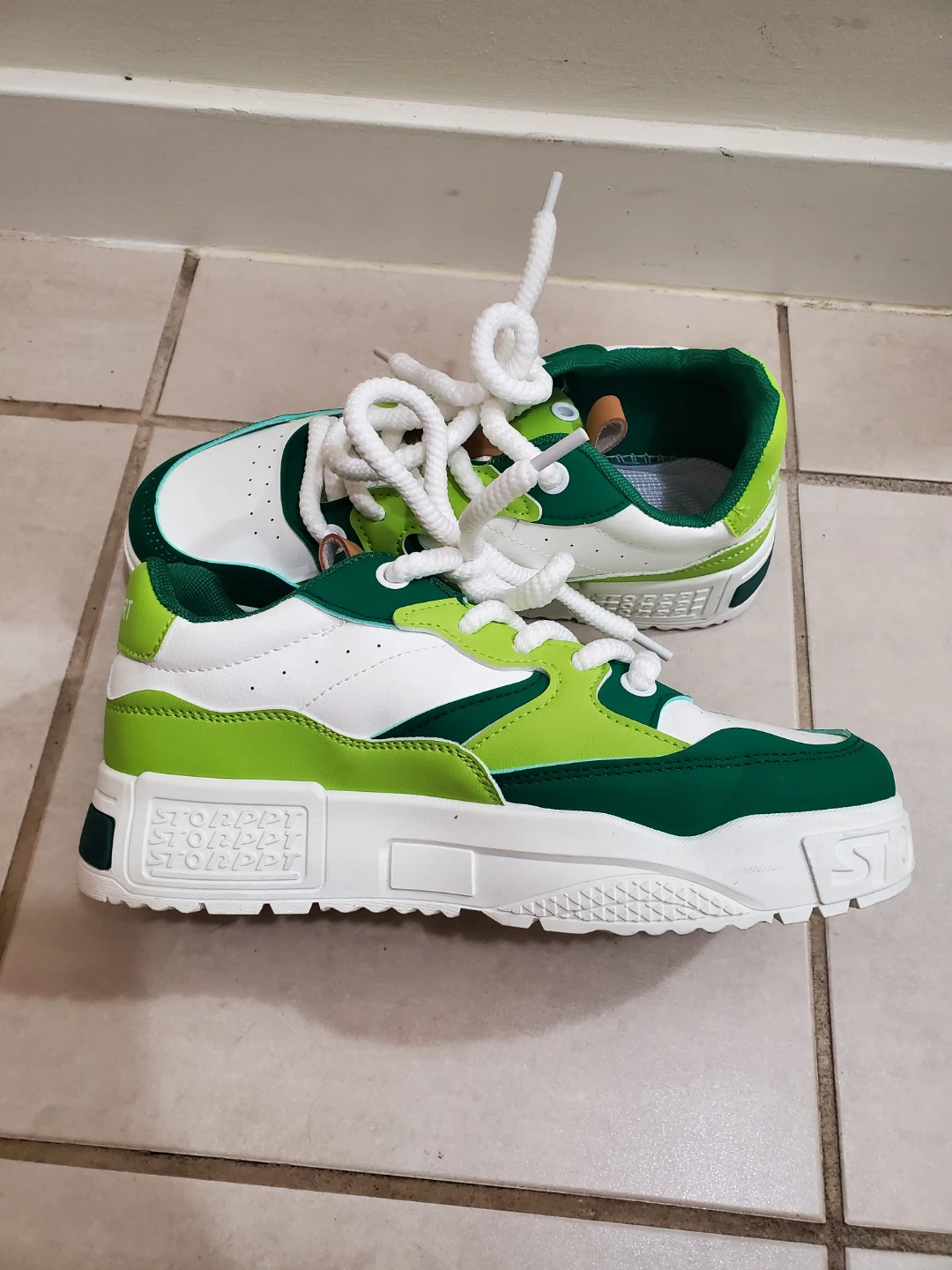 Green & White Fashion Sneakers Used Size 39 - photo 3