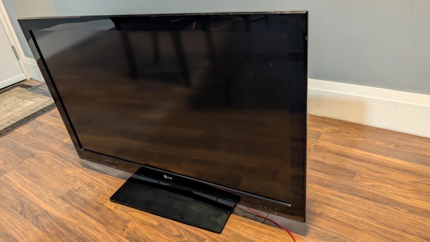 LG 42CS560 42" LCD TV