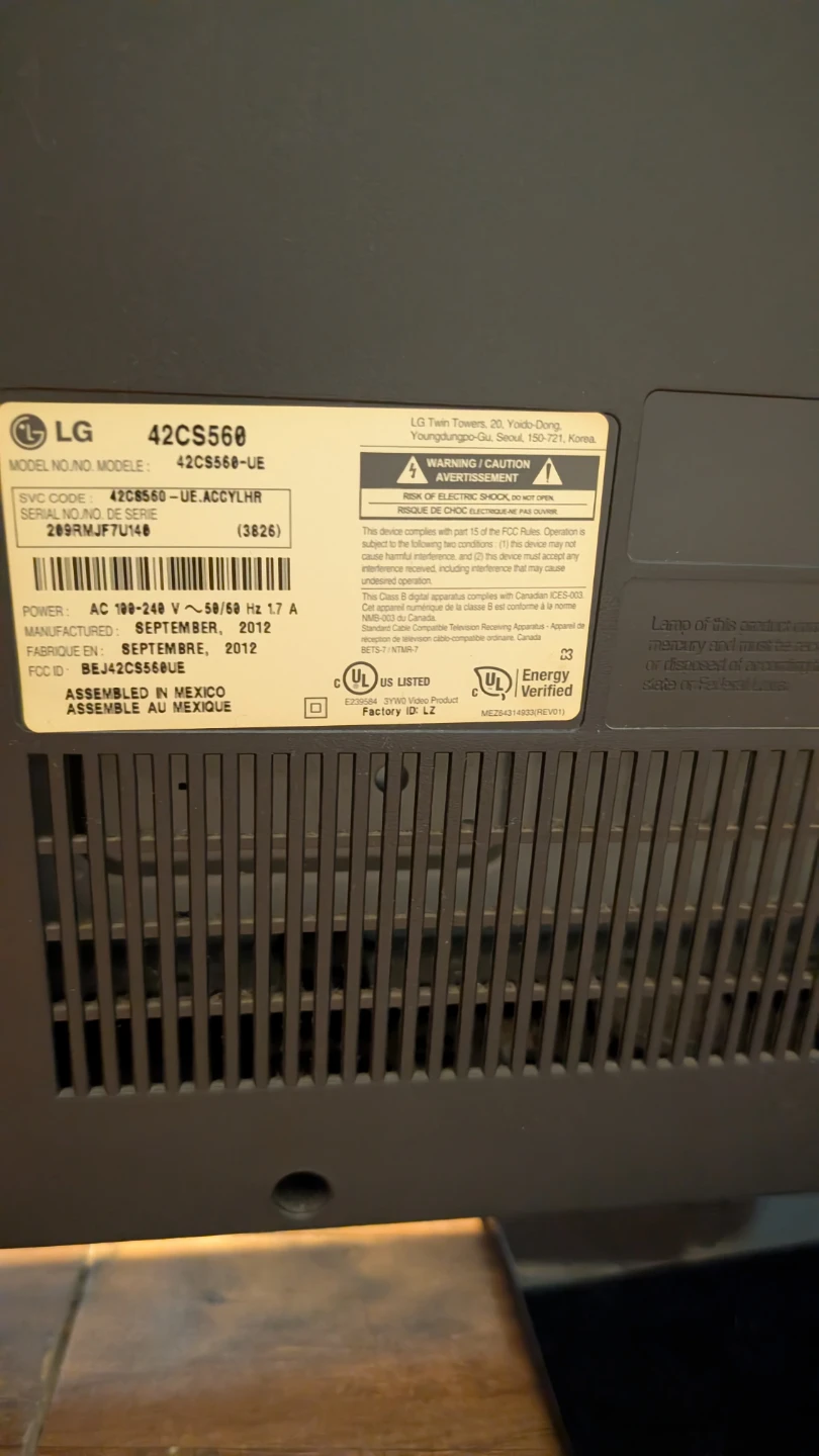 LG 42CS560 42" LCD TV - photo 2