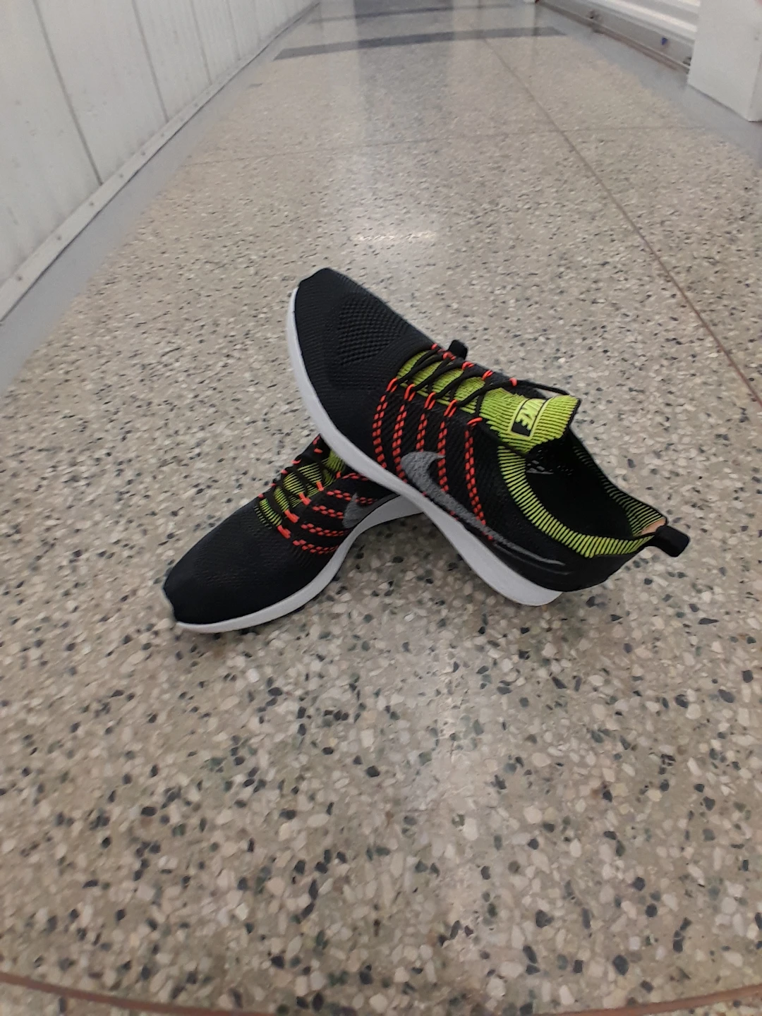Nike Flyknit Racer Black/White/Volt Size 11