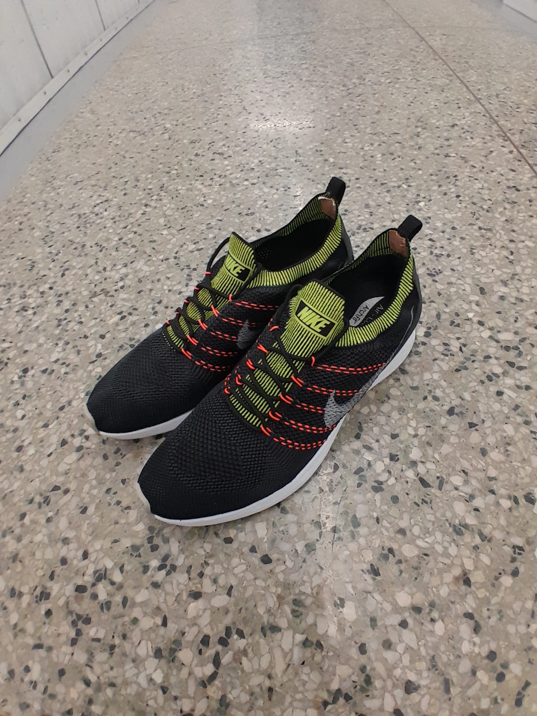 Nike Flyknit Racer Black/White/Volt Size 11 - photo 4