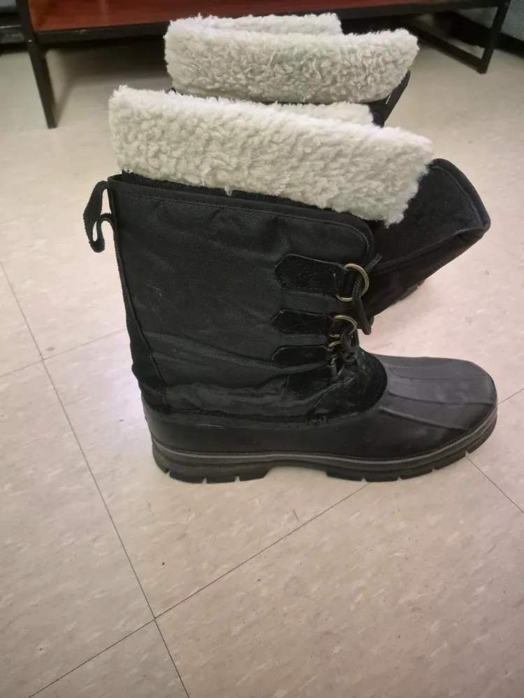 BLACK WINTER BOOTS with FAUX FUR image indicator(4)
