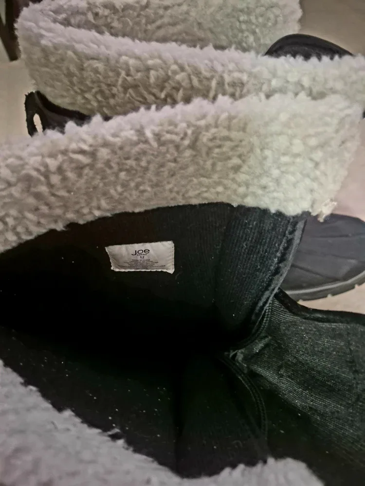 BLACK WINTER BOOTS with FAUX FUR image indicator(5)