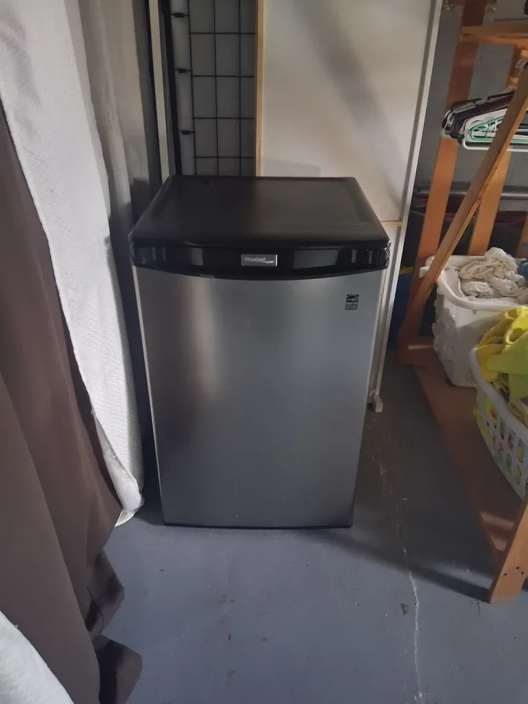 Danby Designer Compact Refrigerator image indicator(2)