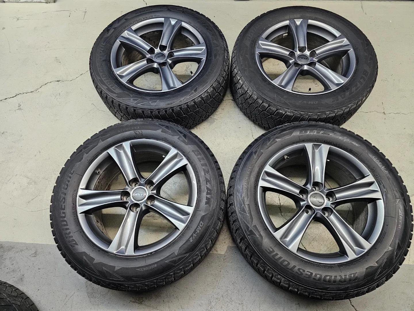 TOYOTA HIGHLANDER WINTER TIRES ON ALLOY RIMS 245/60 R18