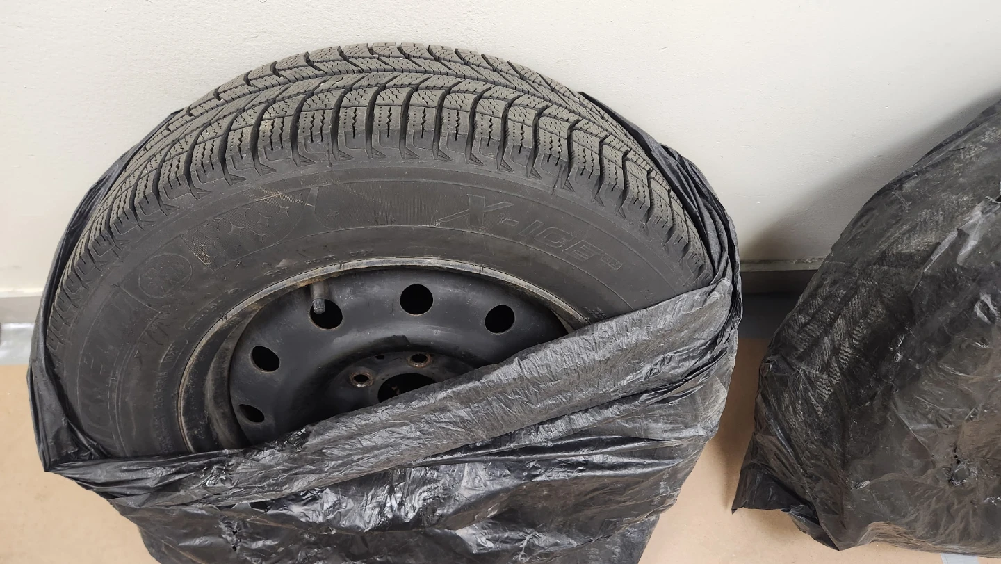 Michelin X-Ice Snow 215/65R16 Winter Tires - photo 3