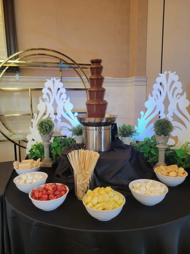 Chocolate Fountain with Fruits Carving