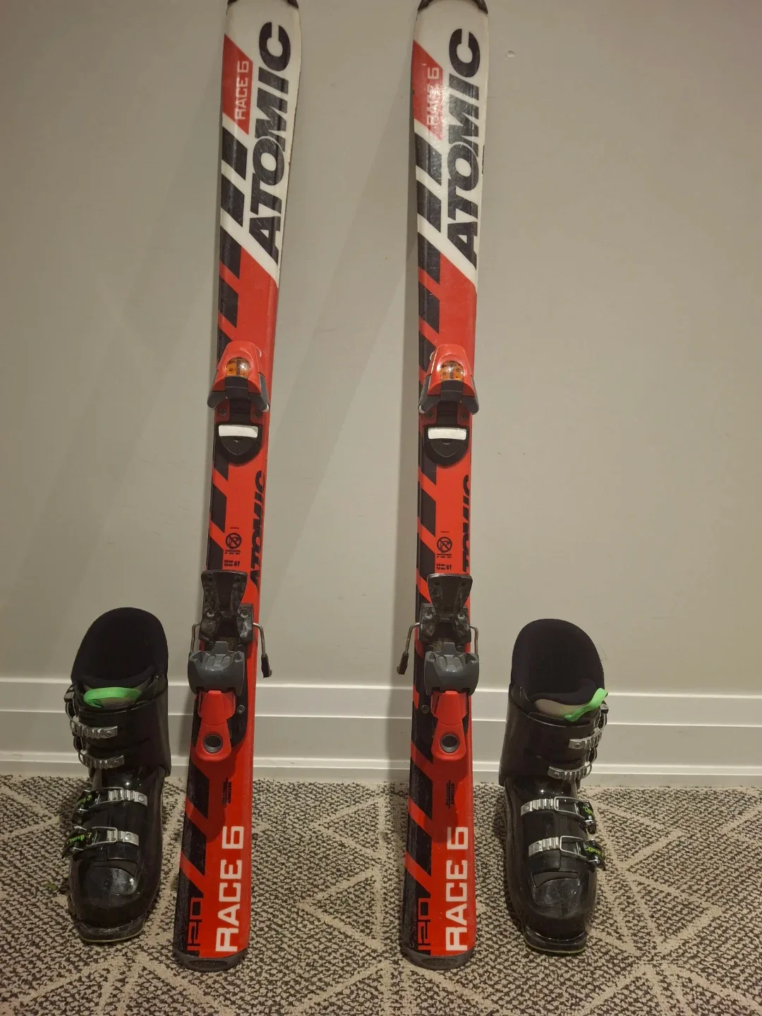 Atomic Race 6 Skis with Rossignol Boots - Size 255