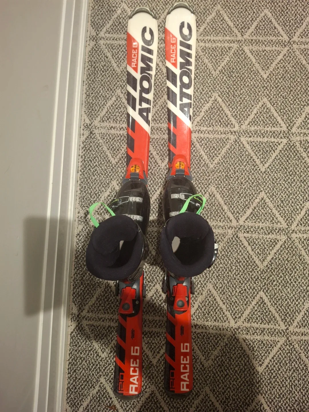 Atomic Race 6 Skis with Rossignol Boots - Size 255 image indicator(5)