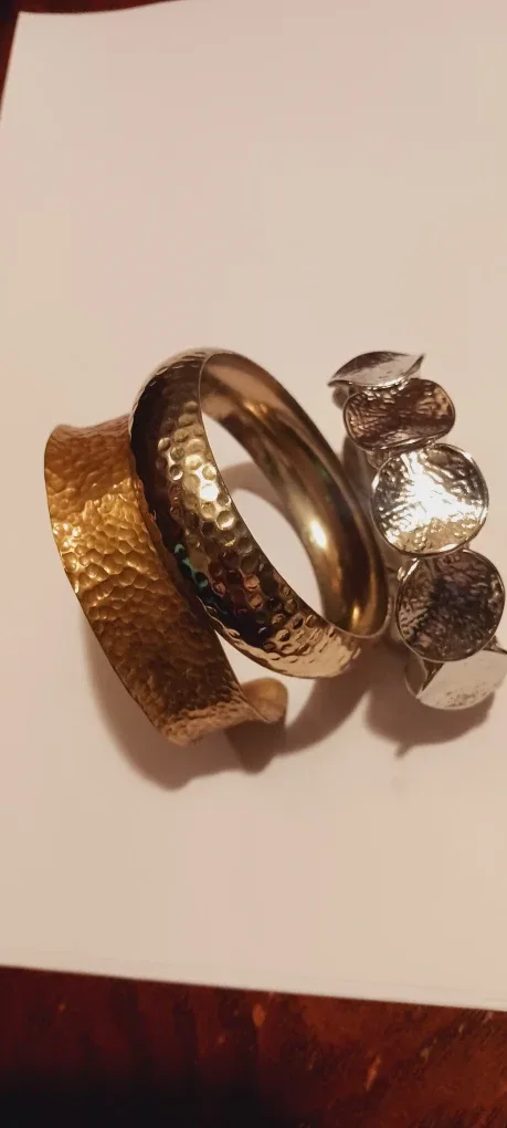 NEW !! Gorgeous bangle bracelets --Set of 3.