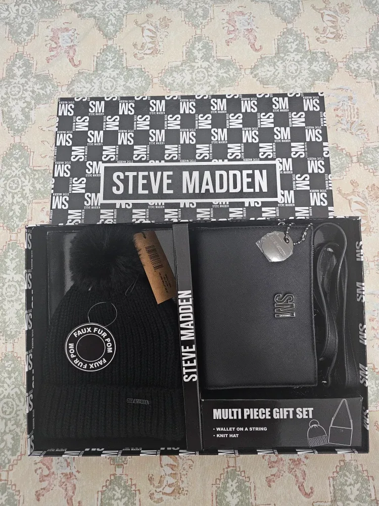 BNIB Steve Madden Gift Set - Price Firm