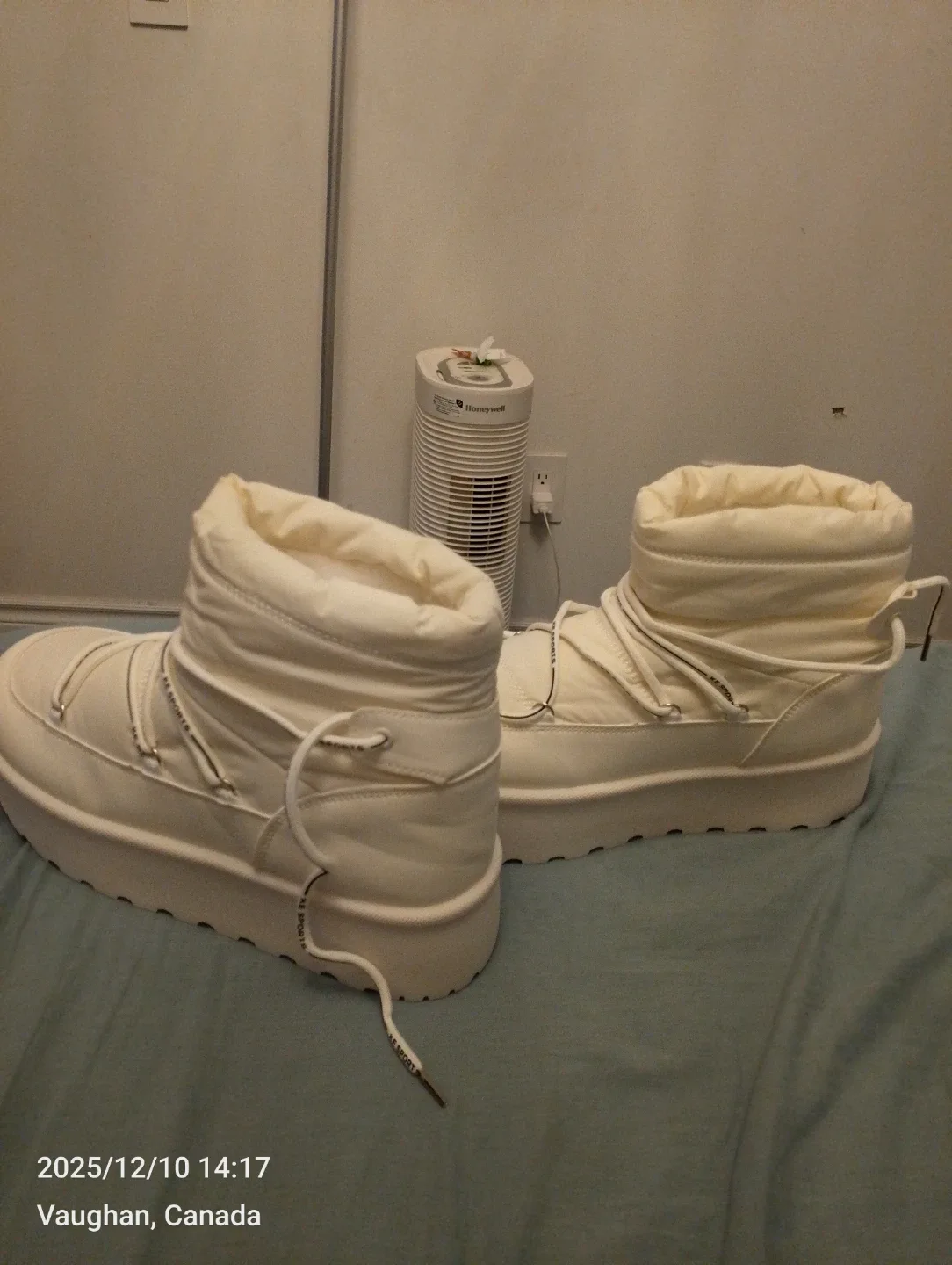 KE SPORTS White Platform Boots