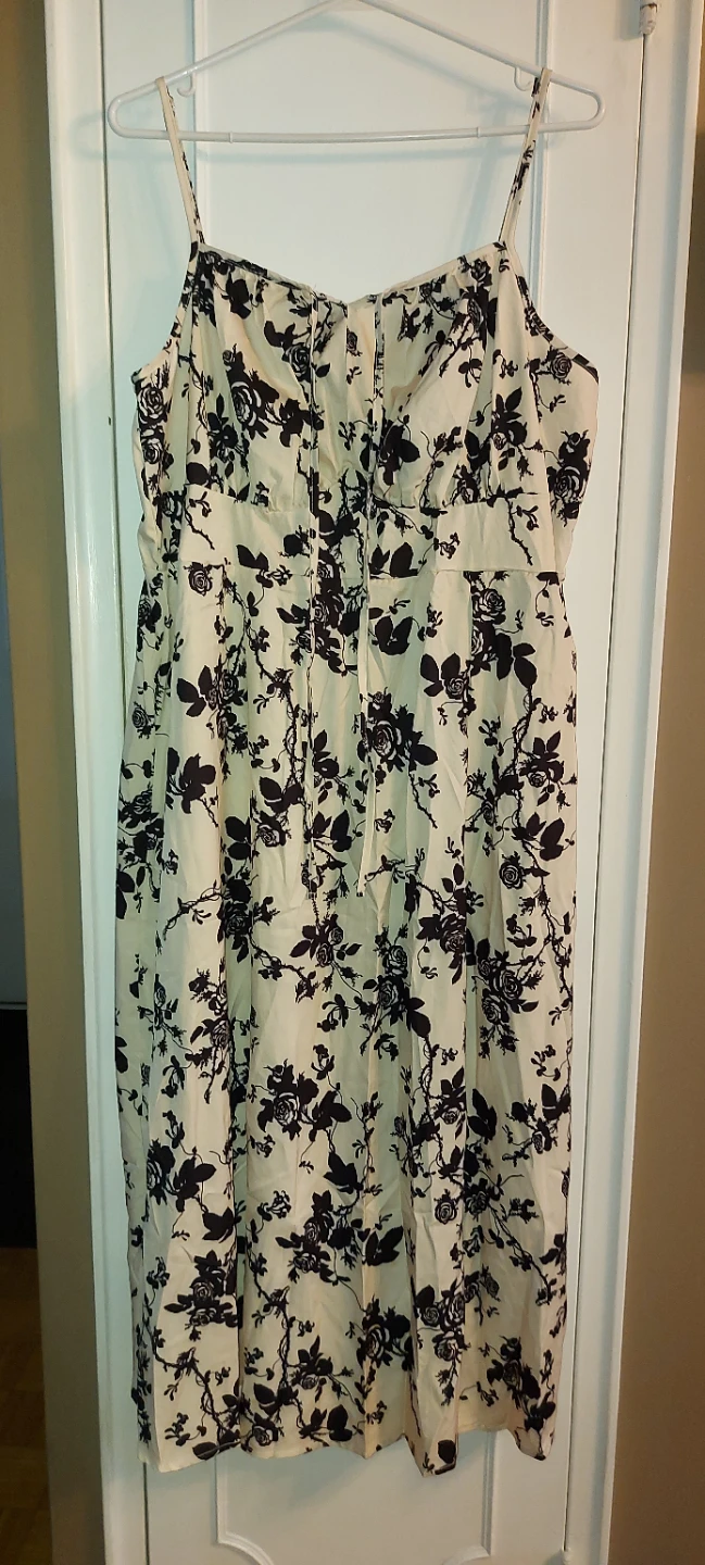 Assorted Women's Clothing - photo 2