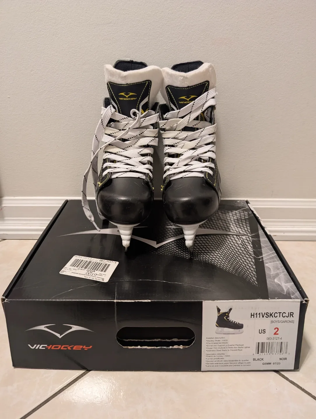 Vic Hockey H11VSKCTCJR Boys Ice Skates - US Size 2
