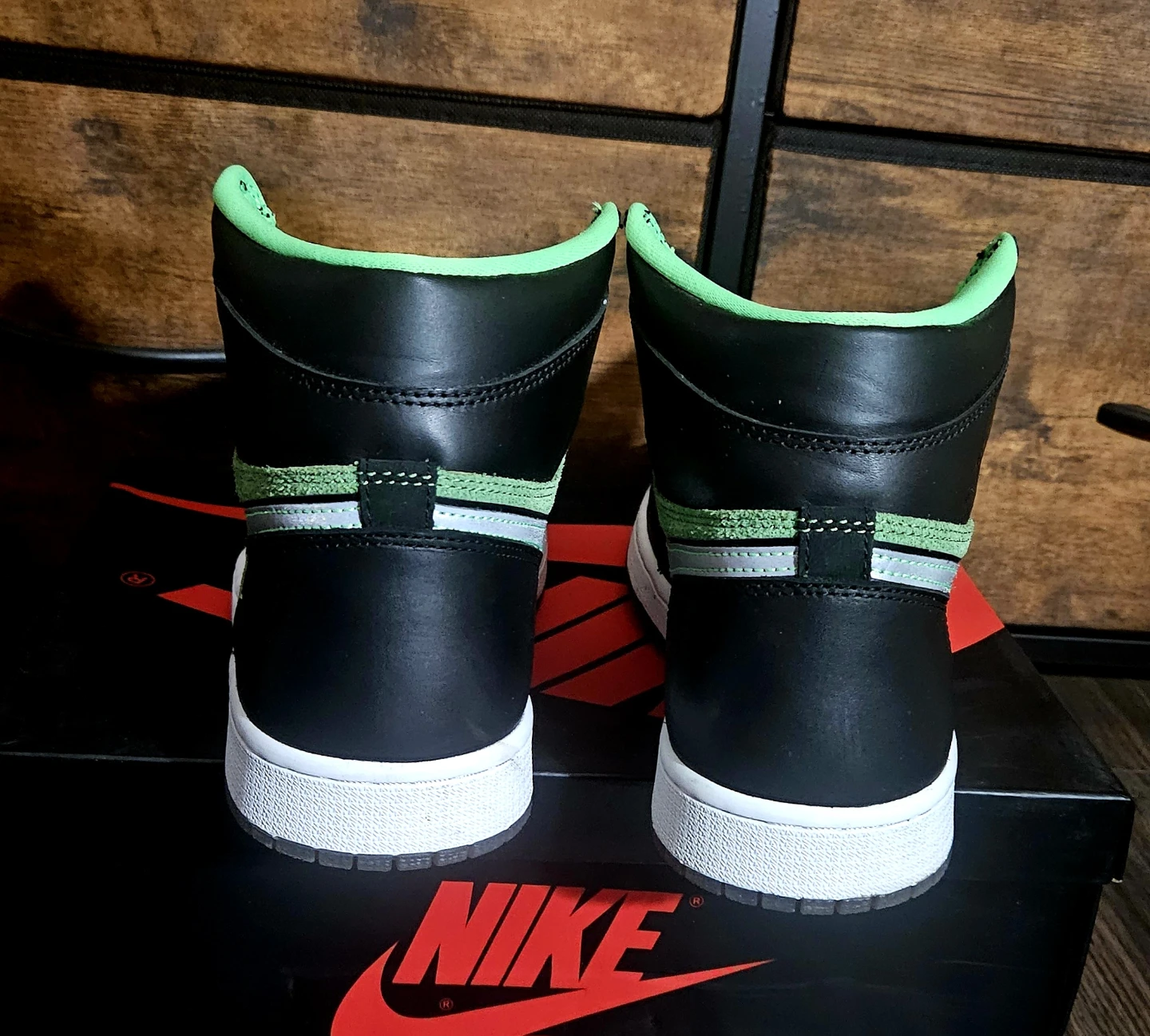 Jordan 1 Retro High Zoom Zen Green Size:  US M 10.5 - photo 5