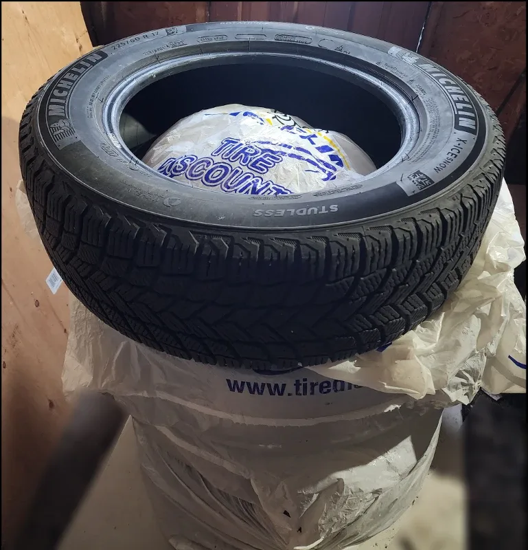 Michelin X-Ice Snow 225/60 R17 Winter Tire (Negotiable