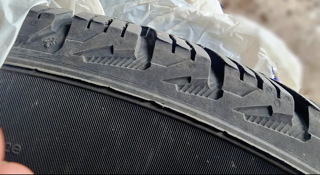 Michelin X-Ice Snow 225/60 R17 Winter Tire (Negotiable image indicator(2)