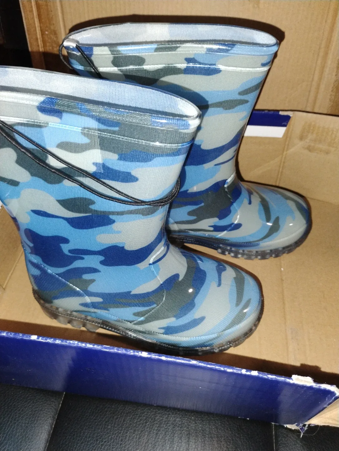 Camouflage Rain Boots, kidsSize 10 image indicator(2)