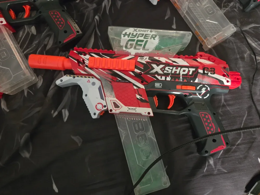 5 X-Shot Hyper Gel Blaster D3s, masks and safety glasses. image indicator(5)