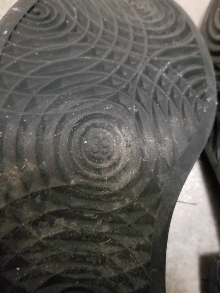 Womens size 39 or 8.5 boots used image indicator(4)