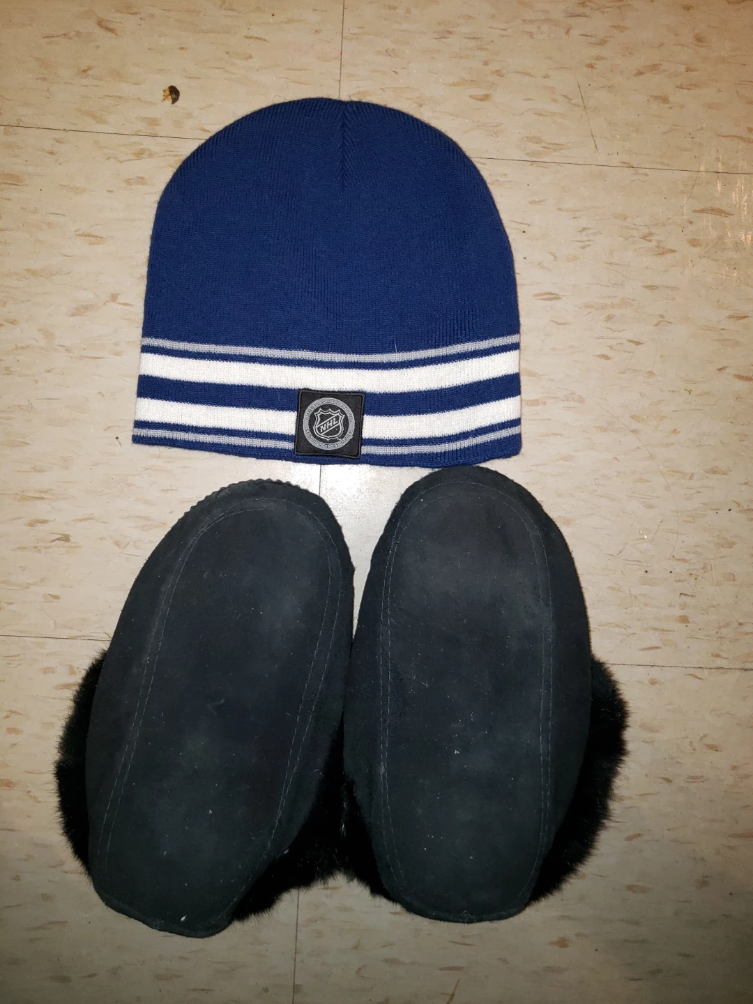 Toronto Maple Leafs Beanie & Slippers - photo 2