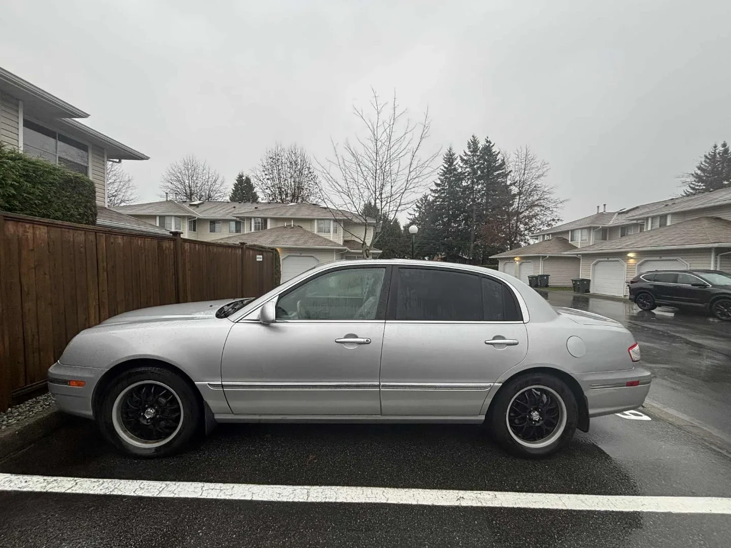 Vintage Luxury Car – 2005 Kia Amanti