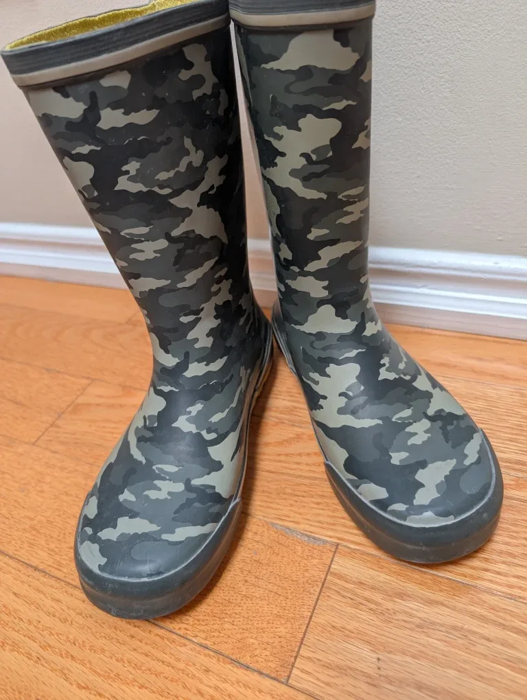 Camo Rain Boots - Size 4 #Cleanout image indicator(2)