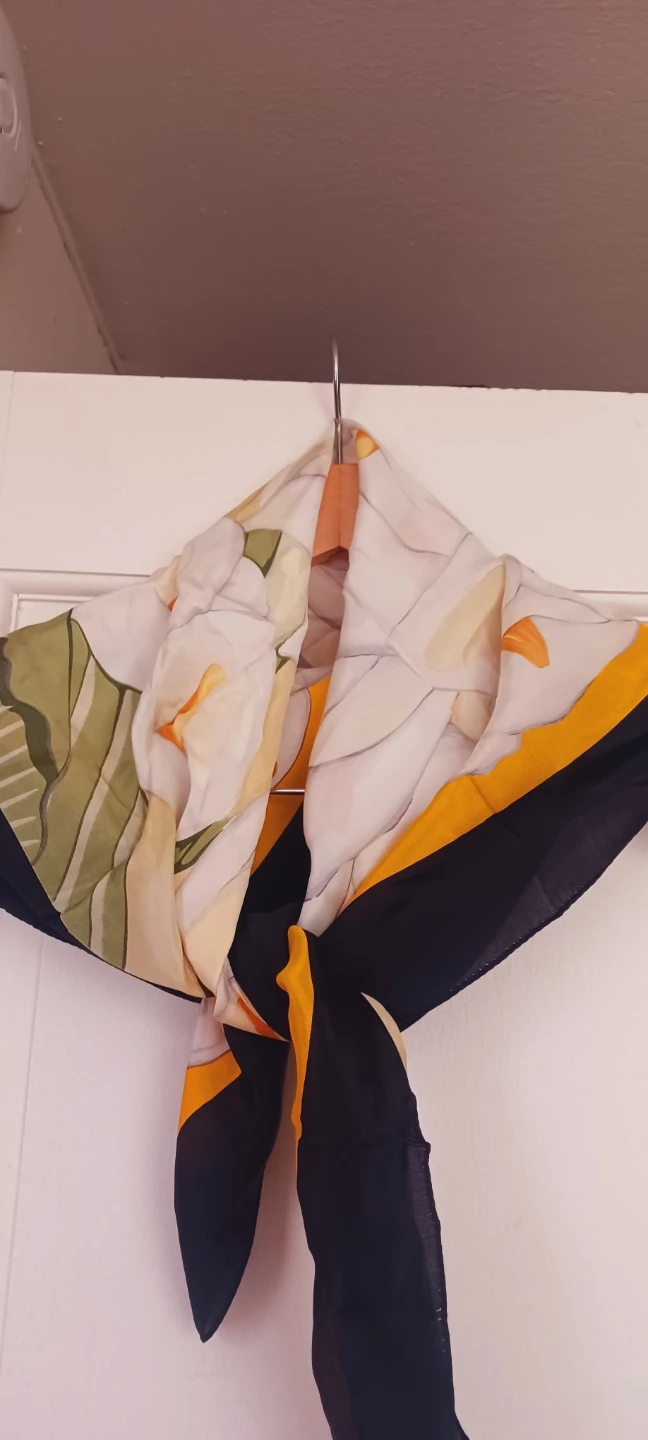 METROPOLITAN MUSEUM OF ART DIEGO RIVERA CALLA LILLIES SILK SCARF - photo 3