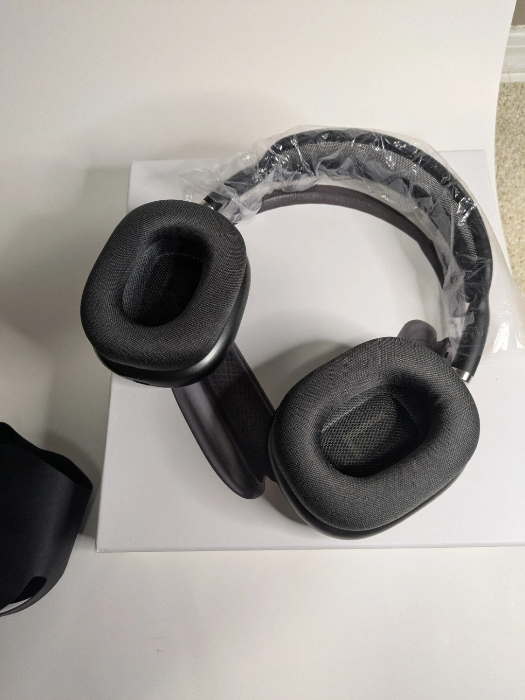 Apple AirMax Wireless Headphones - photo 3
