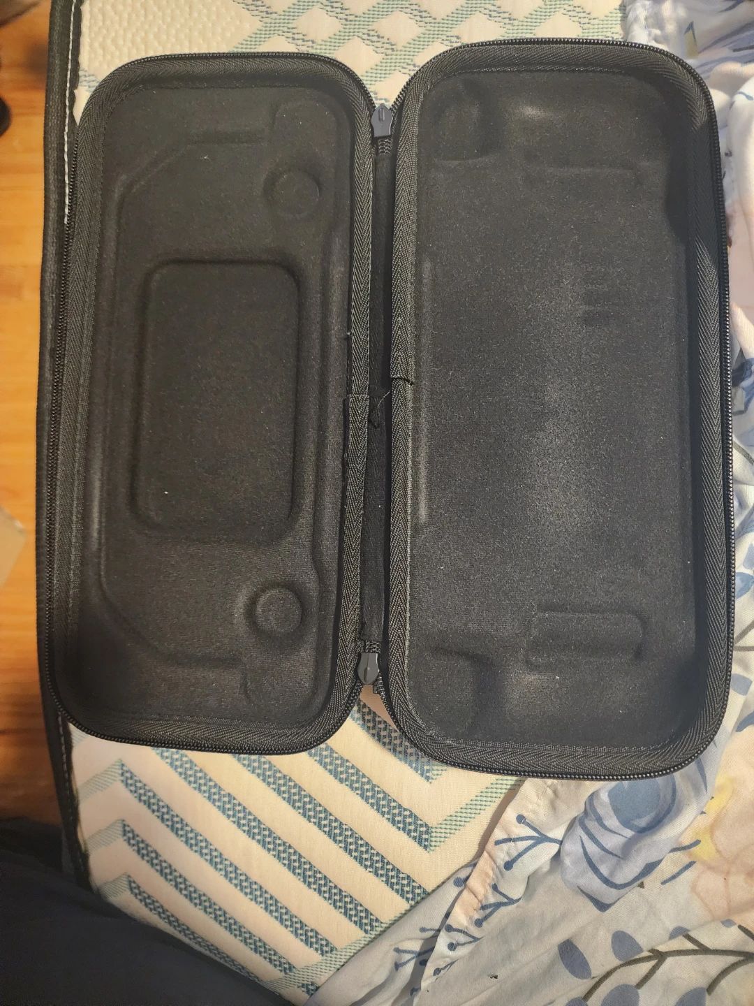 Valve Steam Deck Handheld Console and case. - photo 4
