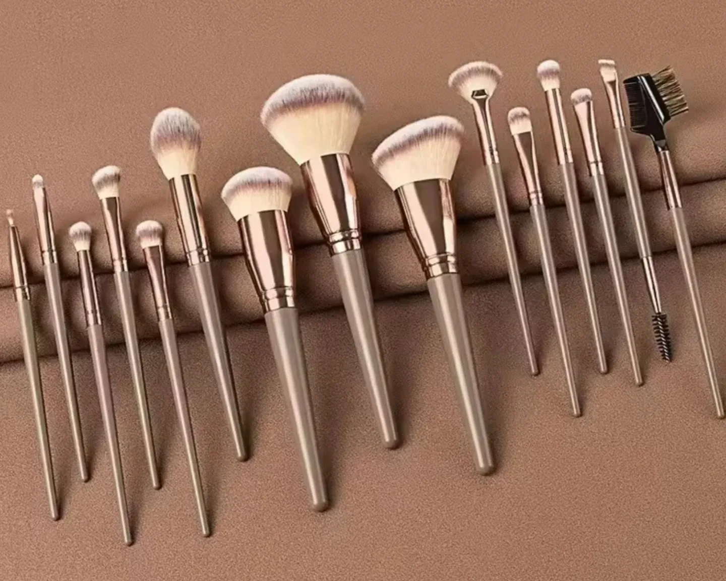 Janiahz Beauty 15-Piece Makeup Brush Set image indicator(4)