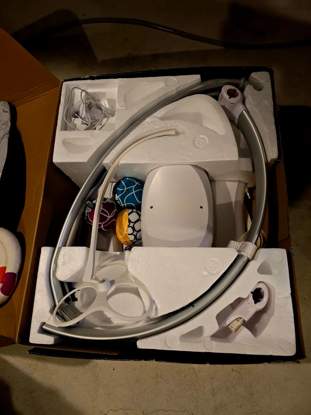 4moms mamaRoo 4 Baby Swing with Box image indicator(2)