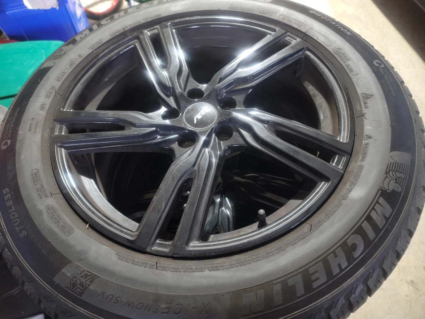 Michelin X-Ice Snow SUV 235/60R18 Winter Tires - photo 2