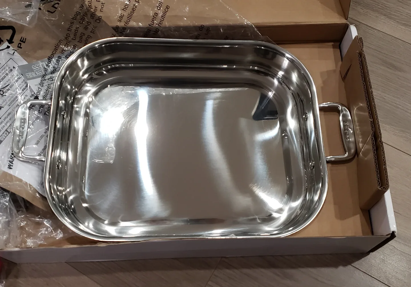 All-Clad Lasagna Pan with 2 Red Oven Mitts - New in Box! image indicator(4)