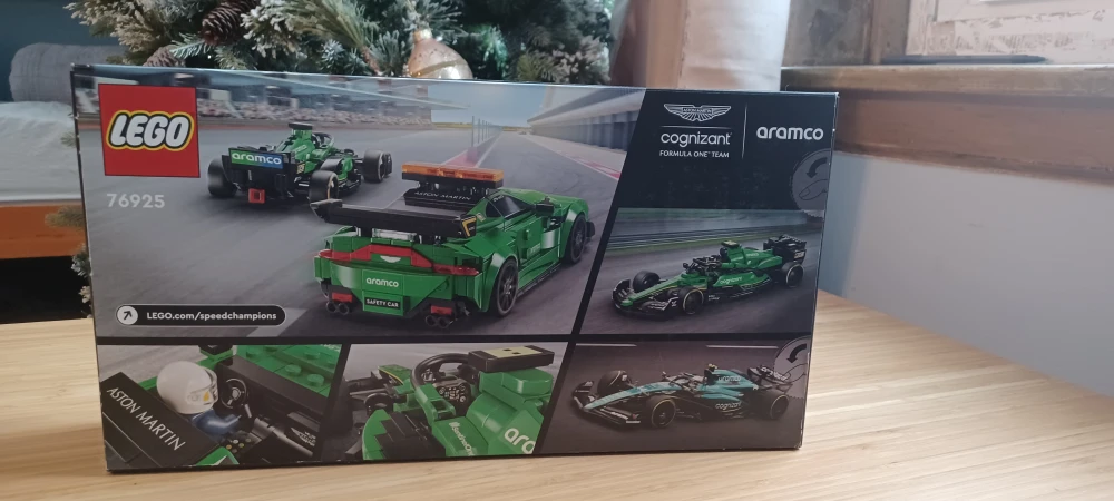 LEGO 76925 Aston Martin Vantage Safety Car & AMR23 - photo 2