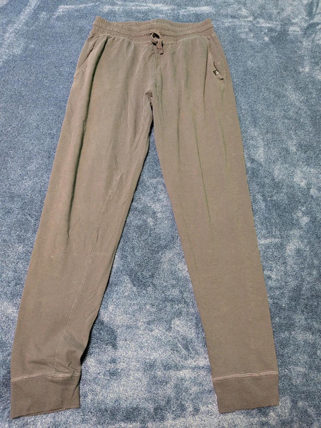 Package of 5 pairs of pants size small for men and 2 hoodies - photo 3
