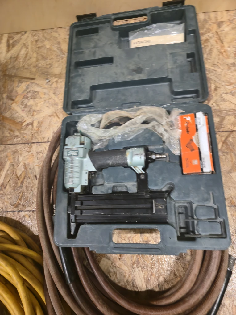Air Nailer & Campbell Hausfeld Air Compressor - photo 3