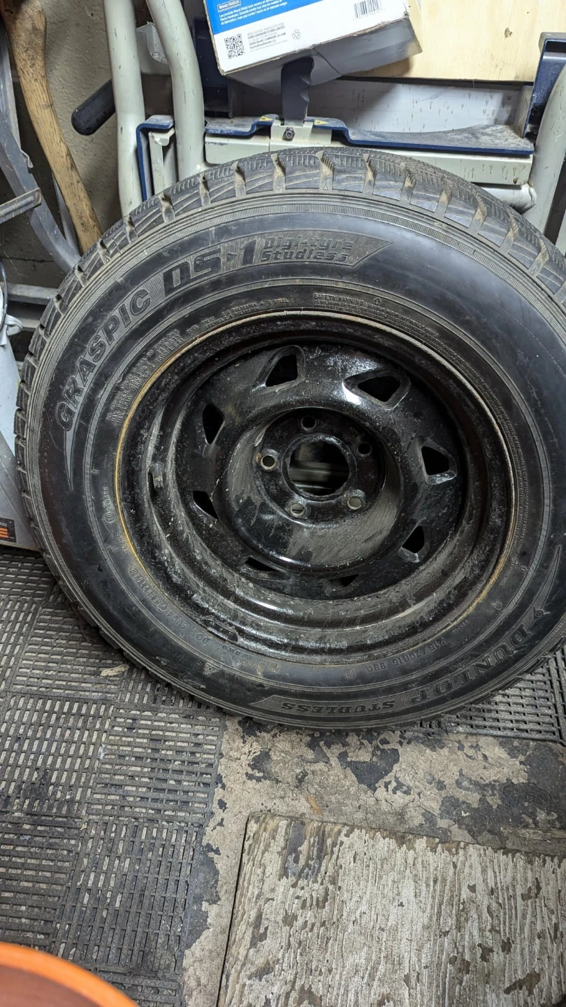 2 Dunlop Studless Tires