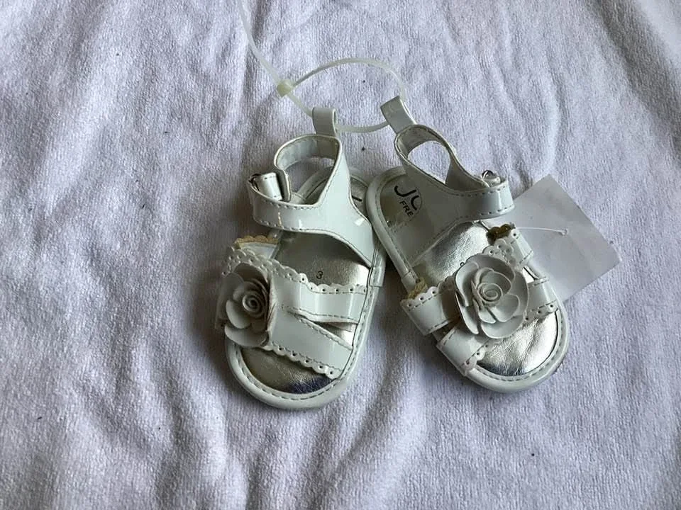 Baby girls sz 3 shoes & sandals image indicator(5)